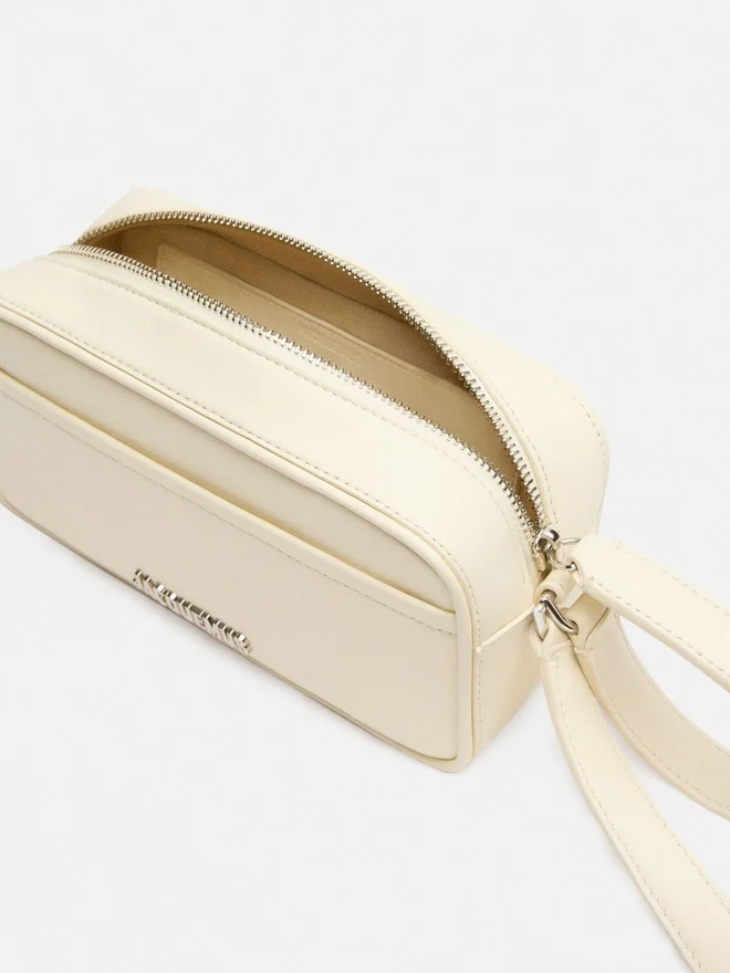 The Baneto Leather camera bag The Baneto Leather camera bag