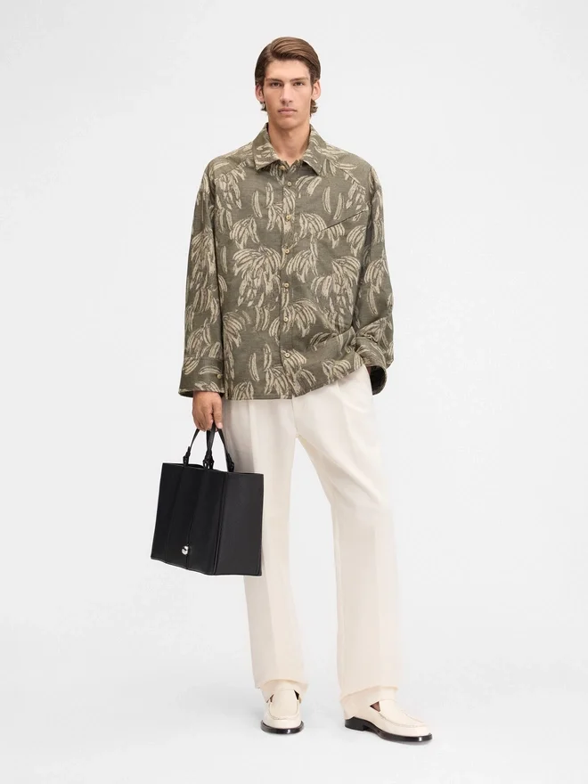 The Bateau long-sleeve shirt Long-sleeved and slanted pocket shirt The Bateau long-sleeve shirt Long-sleeved and slanted pocket shirt