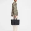 The Bateau long-sleeve shirt Long-sleeved and slanted pocket shirt The Bateau long-sleeve shirt Long-sleeved and slanted pocket shirt