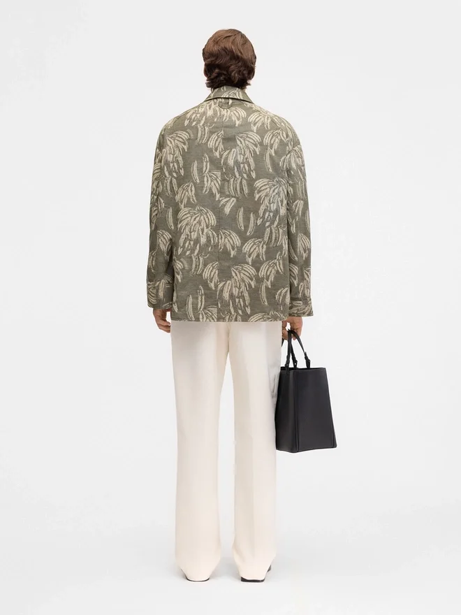 The Bateau long-sleeve shirt Long-sleeved and slanted pocket shirt The Bateau long-sleeve shirt Long-sleeved and slanted pocket shirt