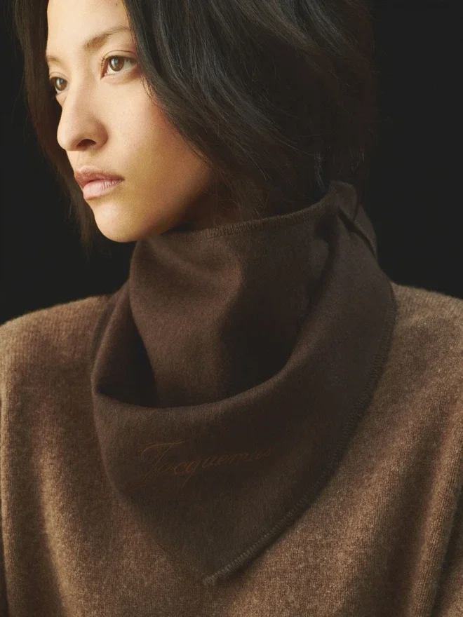 The Cachemiro bandana Embroidered cashmere bandana The Cachemiro bandana Embroidered cashmere bandana