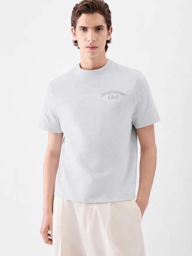 The Club t-shirt Short-sleeve t-shirt with a Jacquemus Club embroidery The Club t-shirt Short-sleeve t-shirt with a Jacquemus Club embroidery