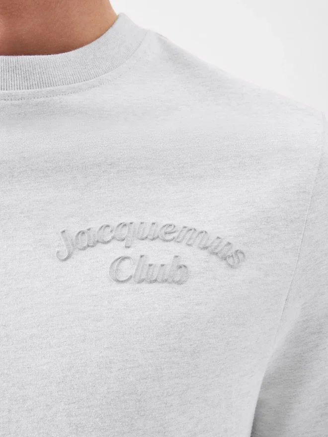 The Club t-shirt Short-sleeve t-shirt with a Jacquemus Club embroidery The Club t-shirt Short-sleeve t-shirt with a Jacquemus Club embroidery