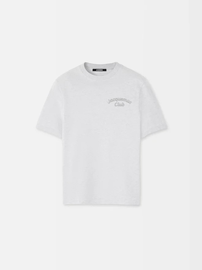 The Club t-shirt Short-sleeve t-shirt with a Jacquemus Club embroidery The Club t-shirt Short-sleeve t-shirt with a Jacquemus Club embroidery
