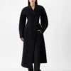 The Curvo coat Round-shoulder coat The Curvo coat Round-shoulder coat