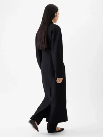 The Curvo coat Round-shoulder coat The Curvo coat Round-shoulder coat
