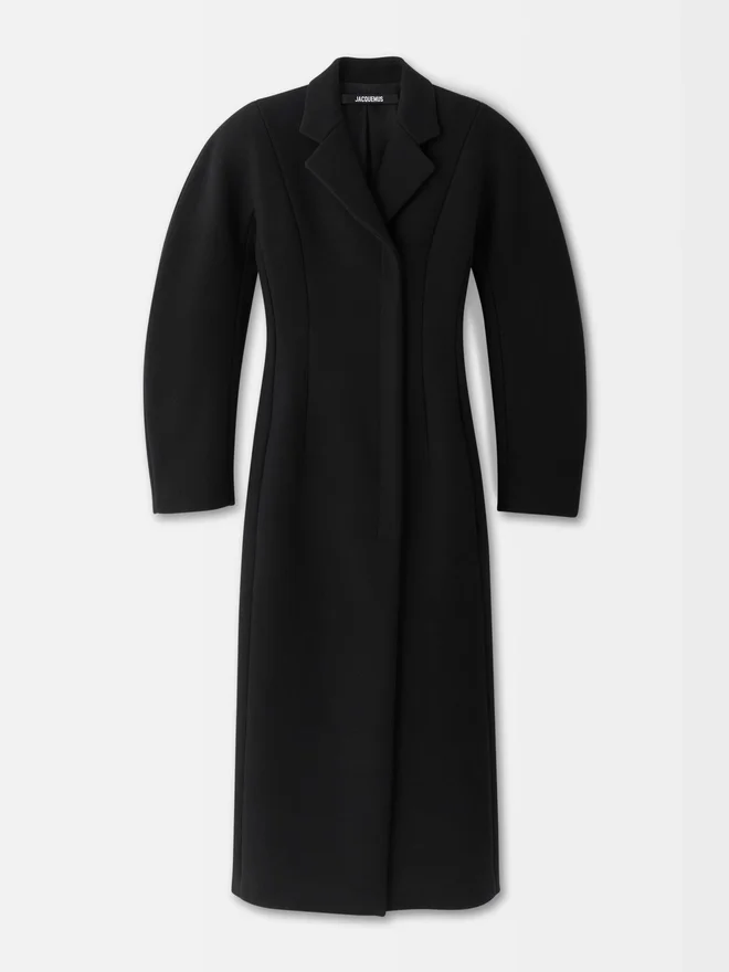 The Curvo coat Round-shoulder coat The Curvo coat Round-shoulder coat