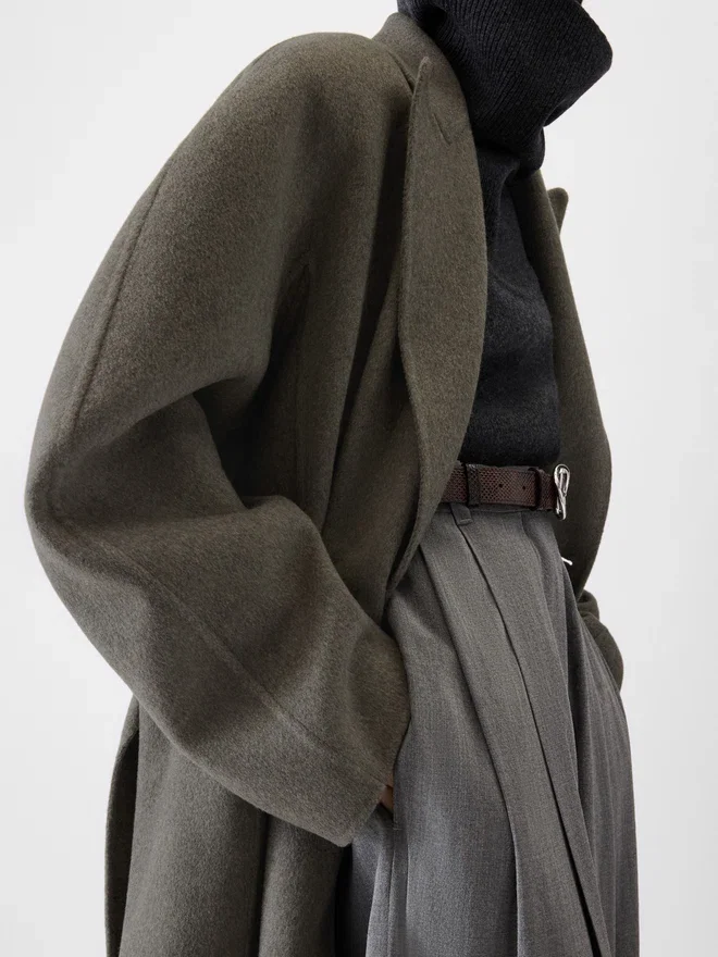 The Curvo Man’s coat Relaxed coat The Curvo Man’s coat Relaxed coat