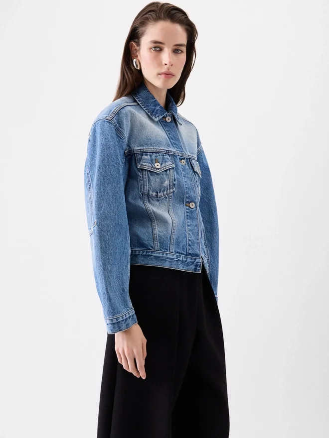 The denim de-Nîmes jacket Curved denim jacket The denim de-Nîmes jacket Curved denim jacket