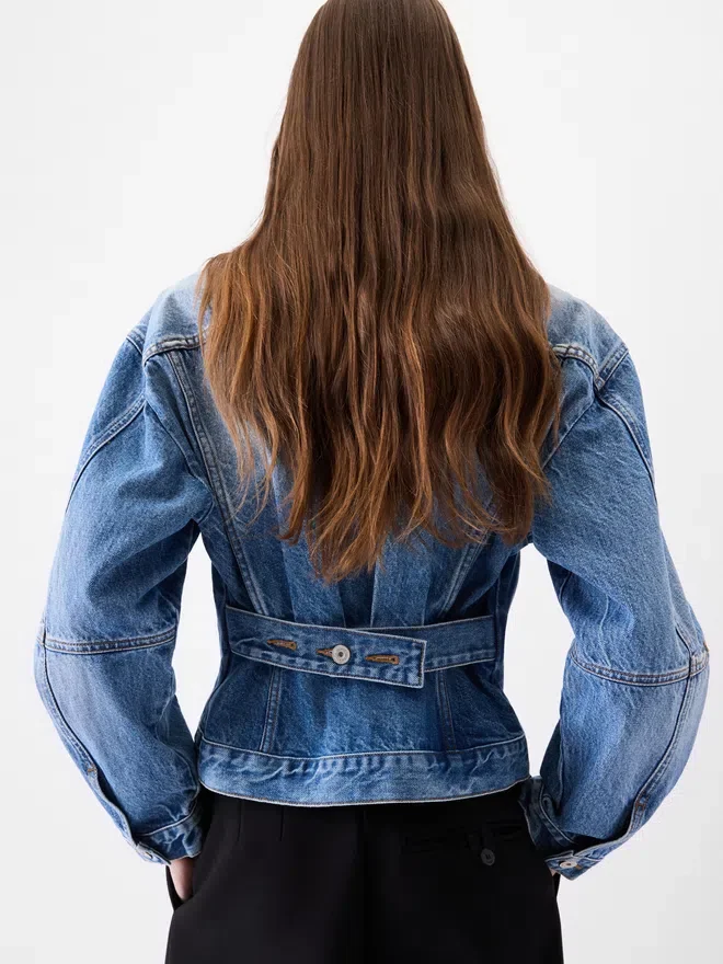 The denim de-Nîmes jacket Curved denim jacket The denim de-Nîmes jacket Curved denim jacket