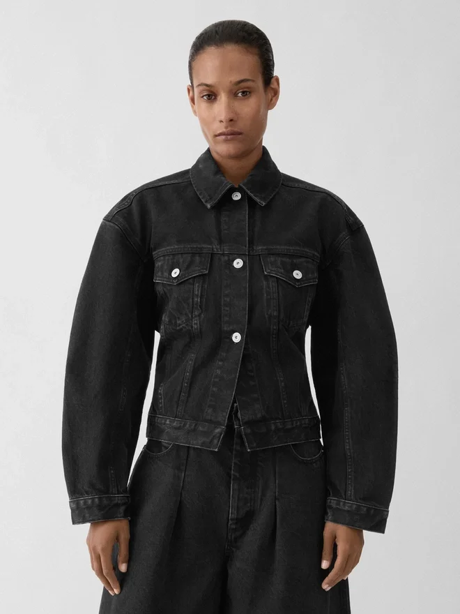 The denim de-Nîmes jacket Fitted denim jacket The denim de-Nîmes jacket Fitted denim jacket