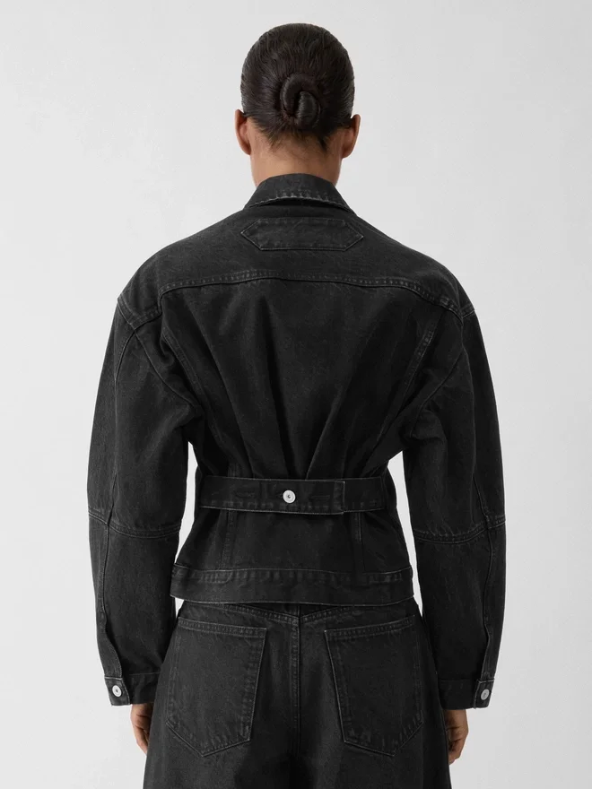 The denim de-Nîmes jacket Fitted denim jacket The denim de-Nîmes jacket Fitted denim jacket