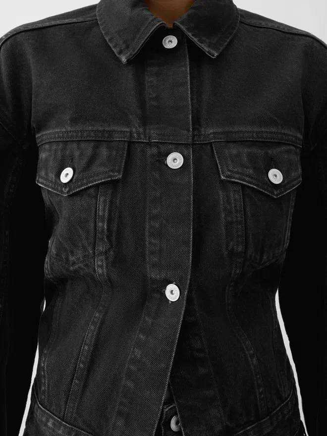 The denim de-Nîmes jacket Fitted denim jacket The denim de-Nîmes jacket Fitted denim jacket