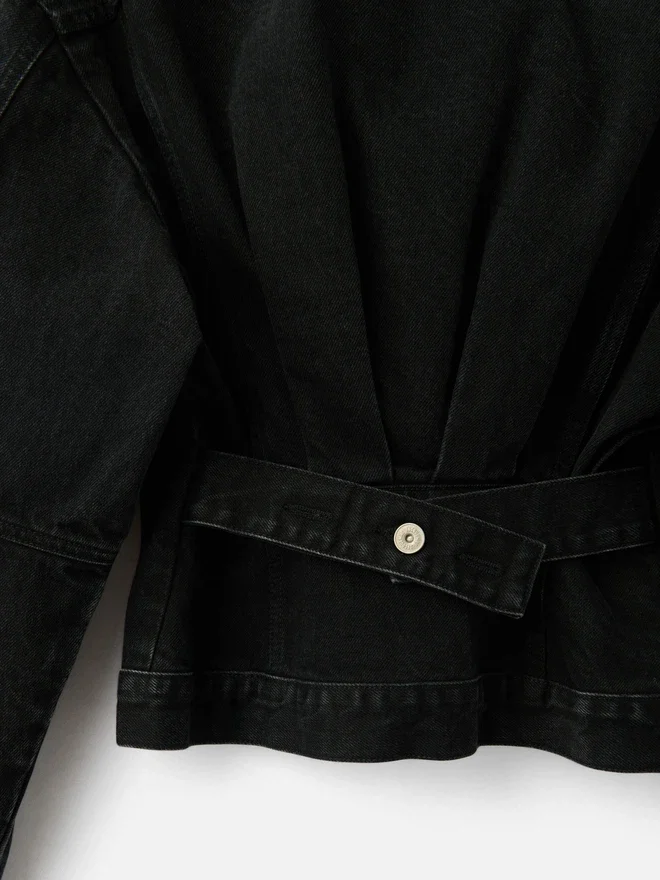 The denim de-Nîmes jacket Fitted denim jacket The denim de-Nîmes jacket Fitted denim jacket