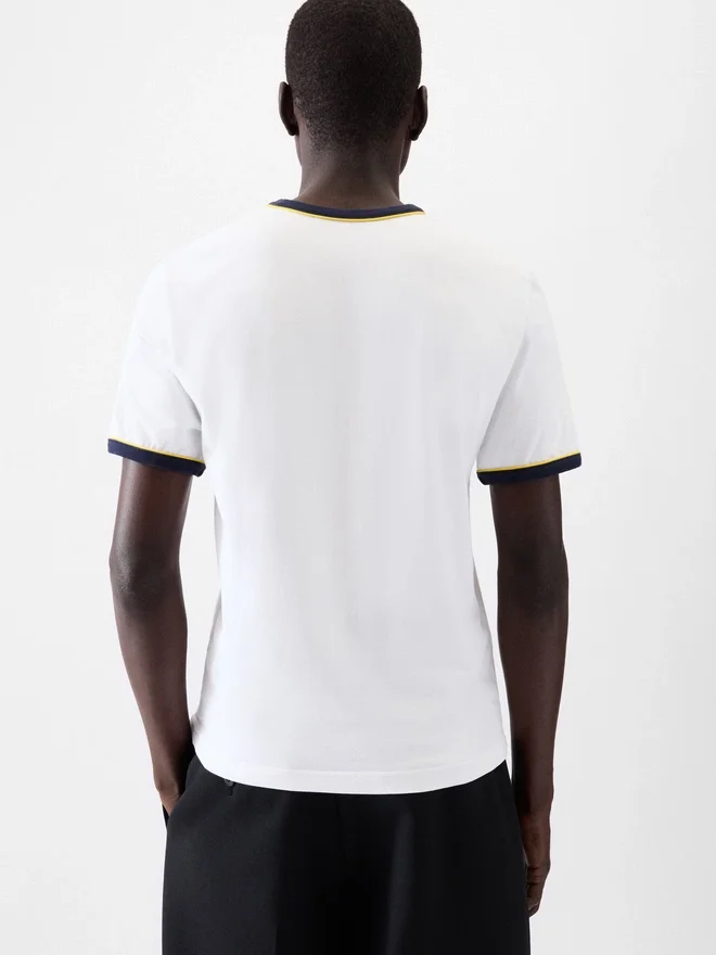 The Gio t-shirt Short-sleeved t-shirt with embroidered patch The Gio t-shirt Short-sleeved t-shirt with embroidered patch