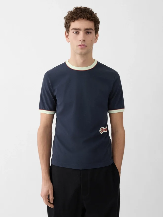 The Gio t-shirt Short-sleeved t-shirt with embroidered patch The Gio t-shirt Short-sleeved t-shirt with embroidered patch