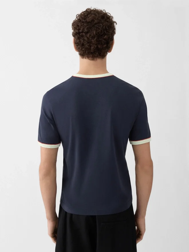 The Gio t-shirt Short-sleeved t-shirt with embroidered patch The Gio t-shirt Short-sleeved t-shirt with embroidered patch