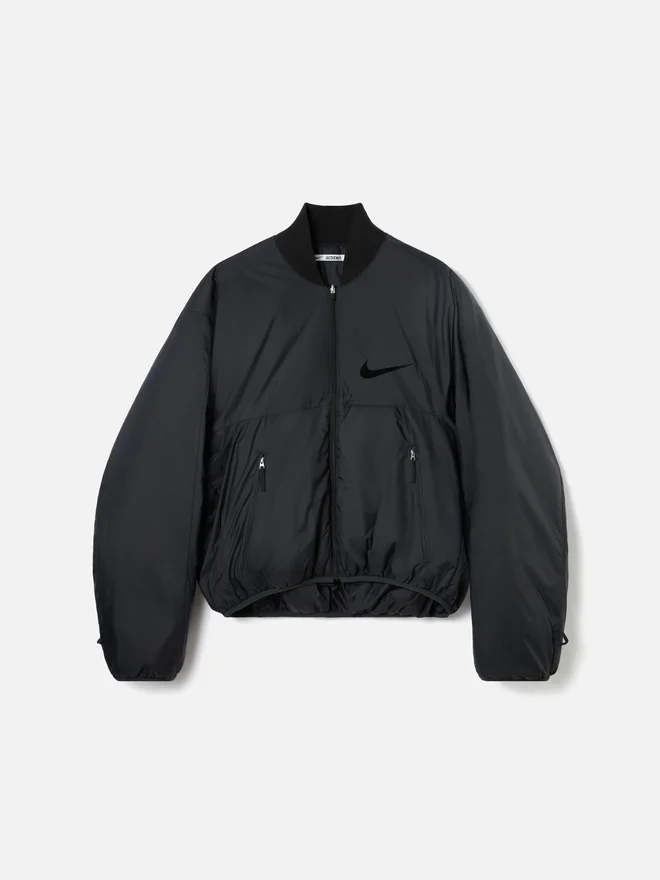 The Gore-Tex jacket Jacquemus + Nike 2-in-1 Gore-Tex jacket – Jacquemus + Nike collaboration The Gore-Tex jacket Jacquemus + Nike 2-in-1 Gore-Tex jacket – Jacquemus + Nike collaboration