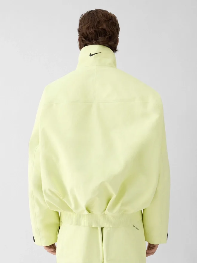 The Gore-Tex jacket Jacquemus + Nike 2-in-1 Gore-Tex jacket – Jacquemus + Nike collaboration The Gore-Tex jacket Jacquemus + Nike 2-in-1 Gore-Tex jacket – Jacquemus + Nike collaboration