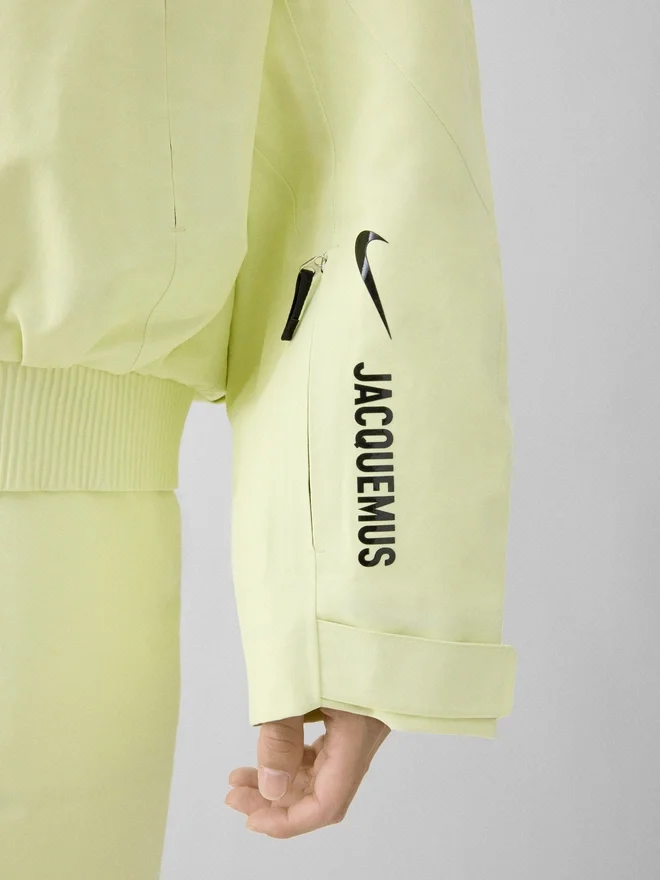 The Gore-Tex jacket Jacquemus + Nike 2-in-1 Gore-Tex jacket – Jacquemus + Nike collaboration The Gore-Tex jacket Jacquemus + Nike 2-in-1 Gore-Tex jacket – Jacquemus + Nike collaboration