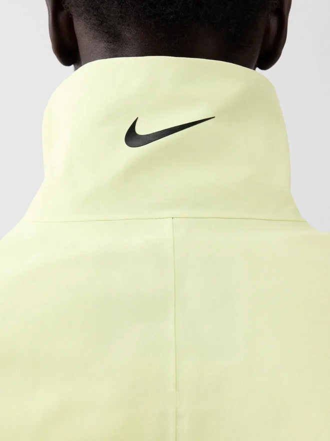 The Gore-Tex jacket Jacquemus + Nike 2-in-1 Gore-Tex jacket – Jacquemus + Nike collaboration The Gore-Tex jacket Jacquemus + Nike 2-in-1 Gore-Tex jacket – Jacquemus + Nike collaboration