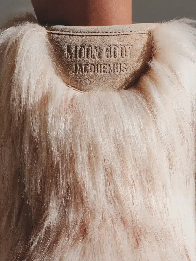 The Jacquemus Mid Yeti Moon Boot Faux fur boots – in collaboration with Moon Boot The Jacquemus Mid Yeti Moon Boot Faux fur boots – in collaboration with Moon Boot