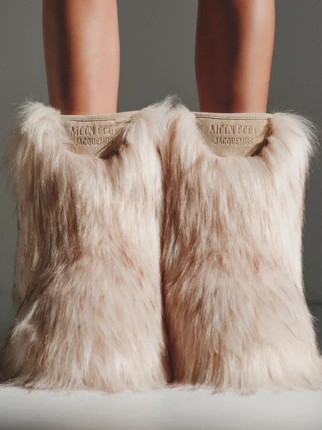 The Jacquemus Mid Yeti Moon Boot Faux fur boots – in collaboration with Moon Boot The Jacquemus Mid Yeti Moon Boot Faux fur boots – in collaboration with Moon Boot