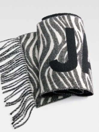 The Jacquemus scarf Fringe logo scarf The Jacquemus scarf Fringe logo scarf