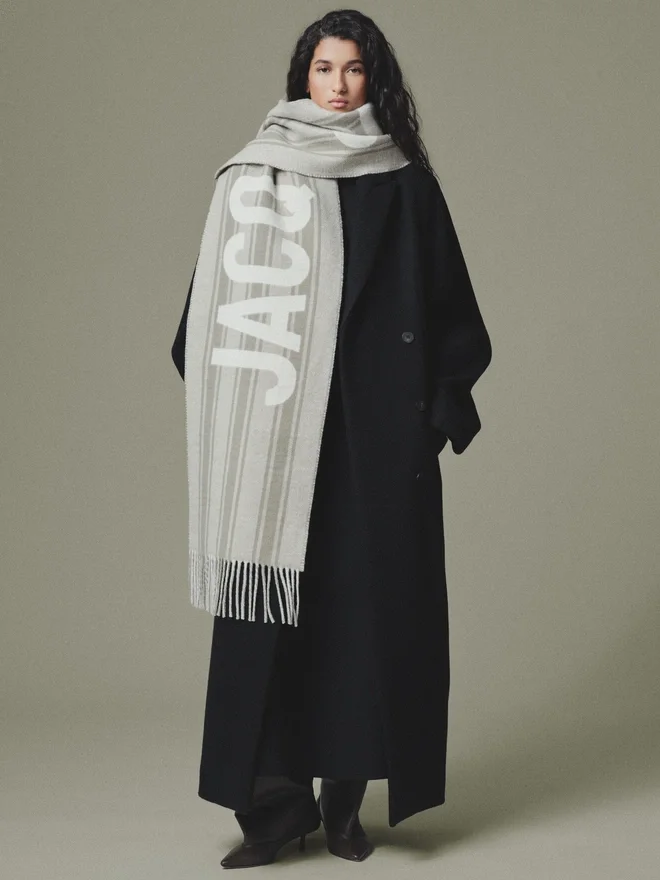 The Jacquemus scarf Fringe logo scarf The Jacquemus scarf Fringe logo scarf