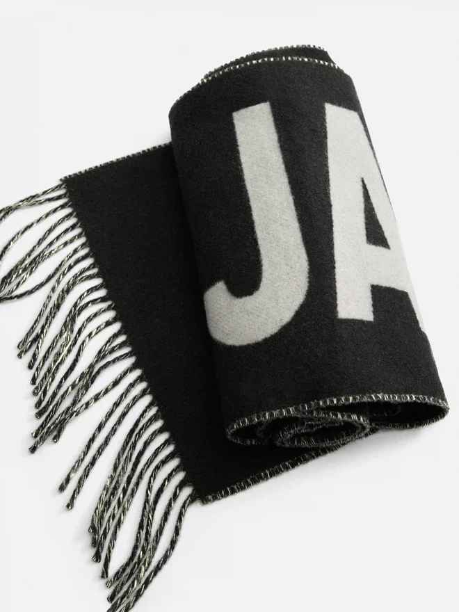 The Jacquemus scarf Fringe logo scarf The Jacquemus scarf Fringe logo scarf