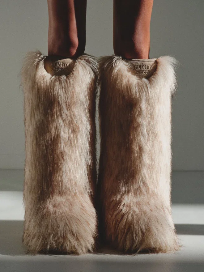 The Jacquemus Yeti Moon Boot High faux fur boots – in collaboration with Moon Boot The Jacquemus Yeti Moon Boot High faux fur boots – in collaboration with Moon Boot