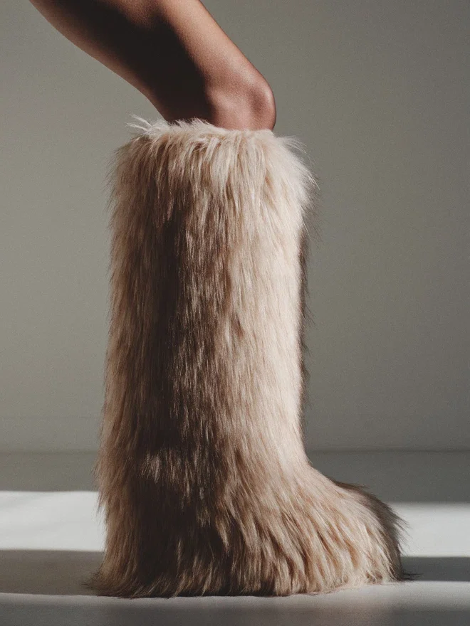 The Jacquemus Yeti Moon Boot High faux fur boots – in collaboration with Moon Boot The Jacquemus Yeti Moon Boot High faux fur boots – in collaboration with Moon Boot
