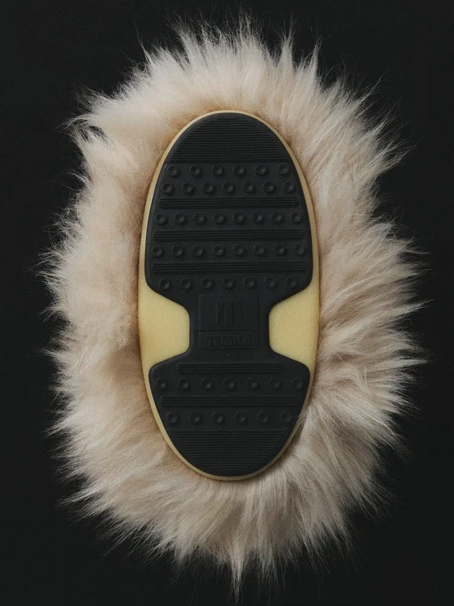 The Jacquemus Mid Yeti Moon Boot Faux fur boots – in collaboration with Moon Boot The Jacquemus Mid Yeti Moon Boot Faux fur boots – in collaboration with Moon Boot