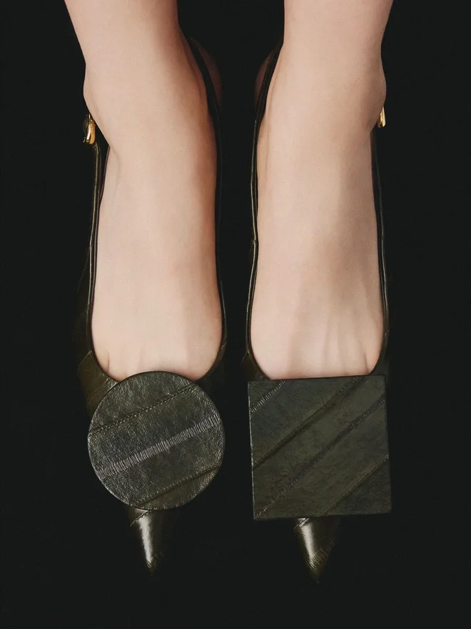 The low Duelo slingbacks Circle and square kitten heels The low Duelo slingbacks Circle and square kitten heels