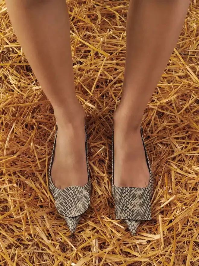 The low Duelo slingbacks Circle and square kitten heels The low Duelo slingbacks Circle and square kitten heels