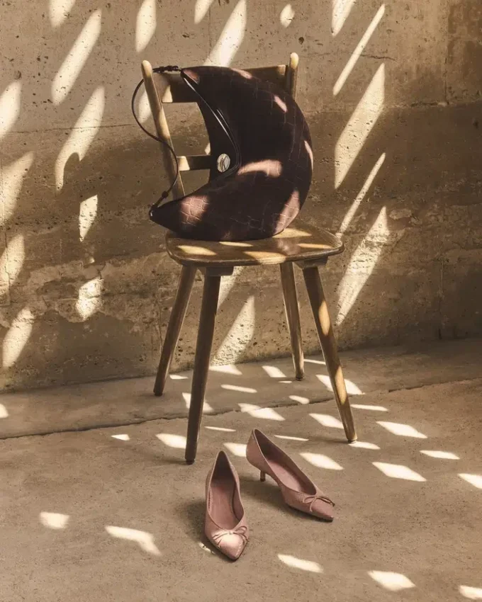 The low Tourni heels Low twisted pumps