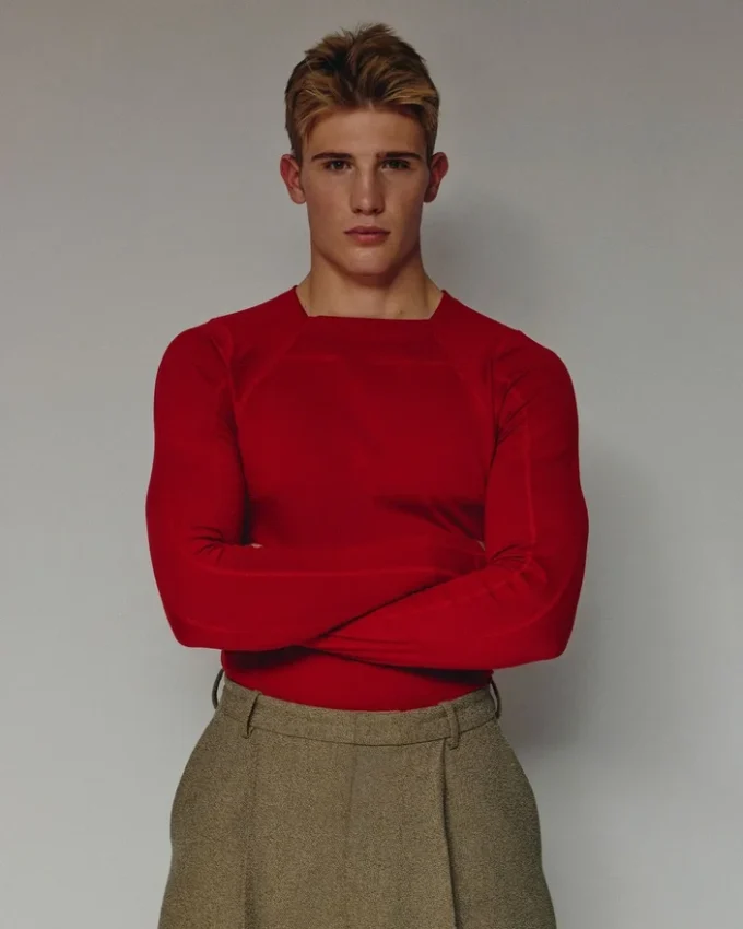 The mock-neck top Jacquemus + Nike Long-sleeve top – Jacquemus + Nike collaboration The mock-neck top Jacquemus + Nike Long-sleeve top – Jacquemus + Nike collaboration
