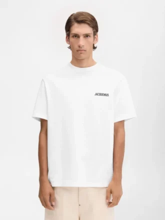 The Montaigne address t-shirt Short-sleeved t-shirt with logo and address – sold exclusively online and in our Paris store The Montaigne address t-shirt Short-sleeved t-shirt with logo and address – sold exclusively online and in our Paris store