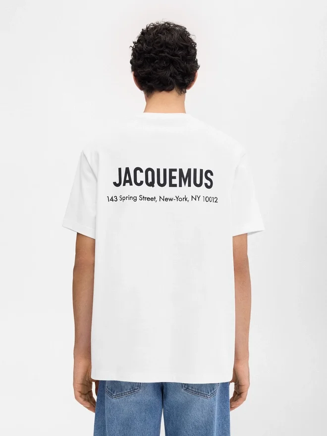 The New York address t-shirt Short-sleeved t-shirt with logo and address – sold exclusively online and in our New York store The New York address t-shirt Short-sleeved t-shirt with logo and address – sold exclusively online and in our New York store