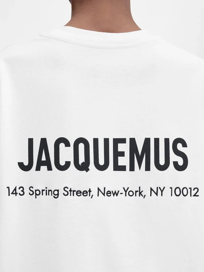 The New York address t-shirt Short-sleeved t-shirt with logo and address – sold exclusively online and in our New York store The New York address t-shirt Short-sleeved t-shirt with logo and address – sold exclusively online and in our New York store