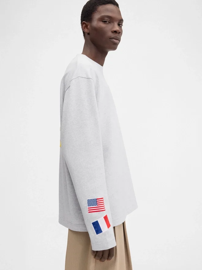 The New York t-shirt Long-sleeved logo t-shirt – exclusively sold online and in our New York boutique The New York t-shirt Long-sleeved logo t-shirt – exclusively sold online and in our New York boutique