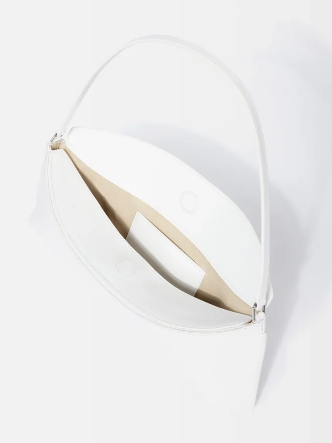 The Ovalo clutch Folded shoulder bag The Ovalo clutch Folded shoulder bag