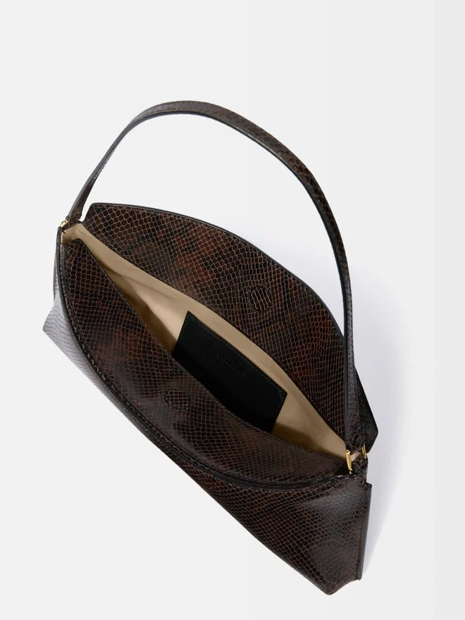 The Ovalo clutch Folded shoulder bag The Ovalo clutch Folded shoulder bag