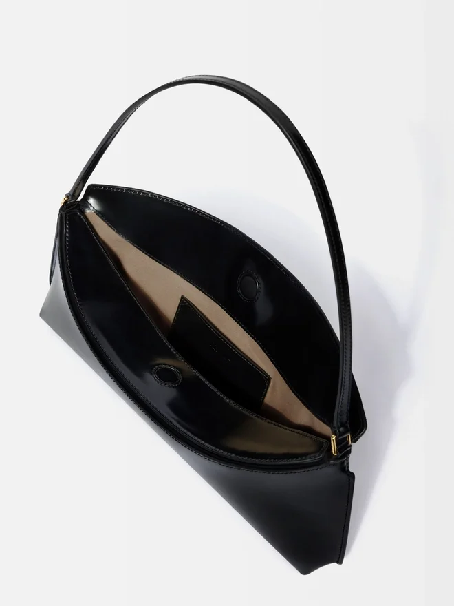 The Ovalo clutch Folded shoulder bag The Ovalo clutch Folded shoulder bag