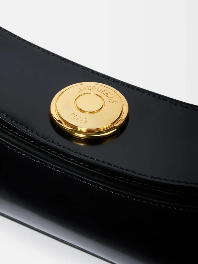 The Ovalo clutch Folded shoulder bag The Ovalo clutch Folded shoulder bag
