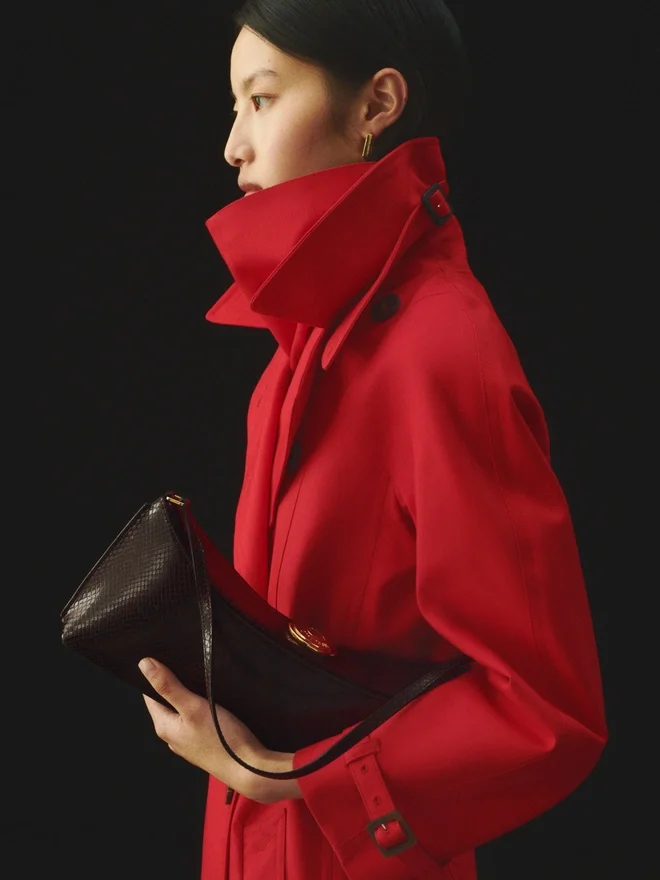 The Ovalo clutch Folded shoulder bag The Ovalo clutch Folded shoulder bag