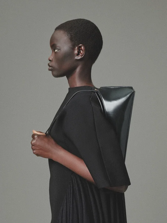 The Ovalo clutch Folded shoulder bag The Ovalo clutch Folded shoulder bag
