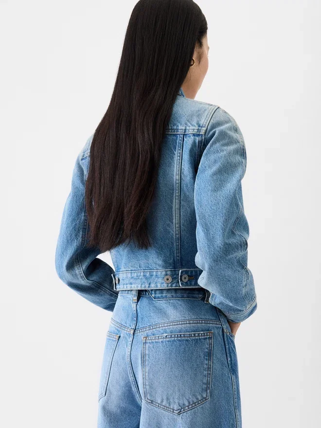 The Ovalo de-Nîmes denim jacket Curved denim jacket The Ovalo de-Nîmes denim jacket Curved denim jacket