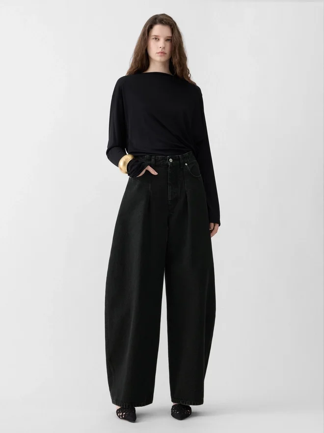 The Ovalo de-Nîmes denim pants High-waisted curved jeans The Ovalo de-Nîmes denim pants High-waisted curved jeans