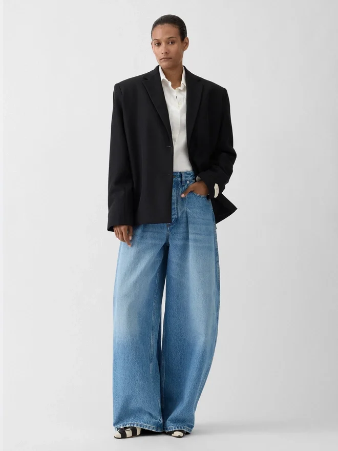 The Ovalo de-Nîmes denim pants High-waisted curved jeans The Ovalo de-Nîmes denim pants High-waisted curved jeans